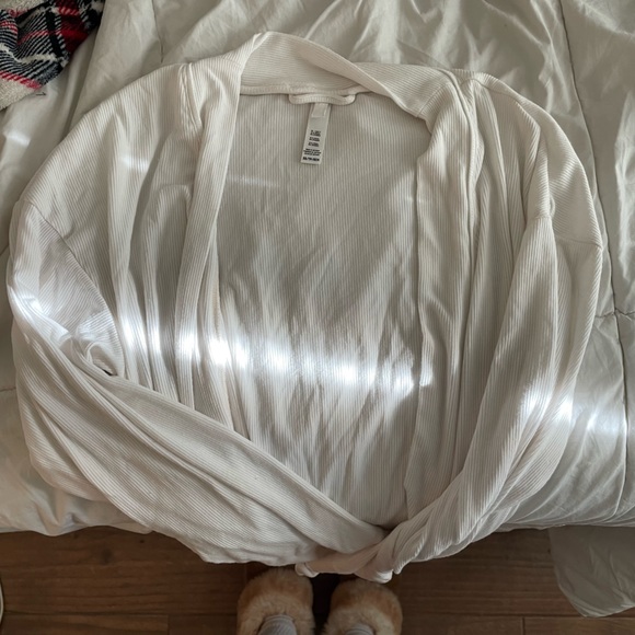 SKIMS Soft Lounge Robe - Picture 3 of 5